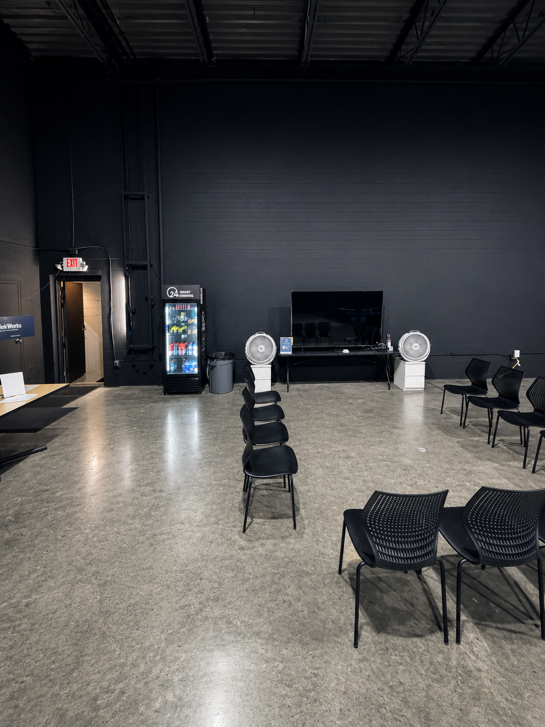 The lobby and waiting area at DinkWorks Pickleball